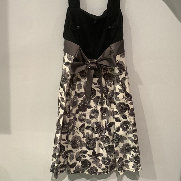 Beautiful kids party dress - Picture 5 of 5